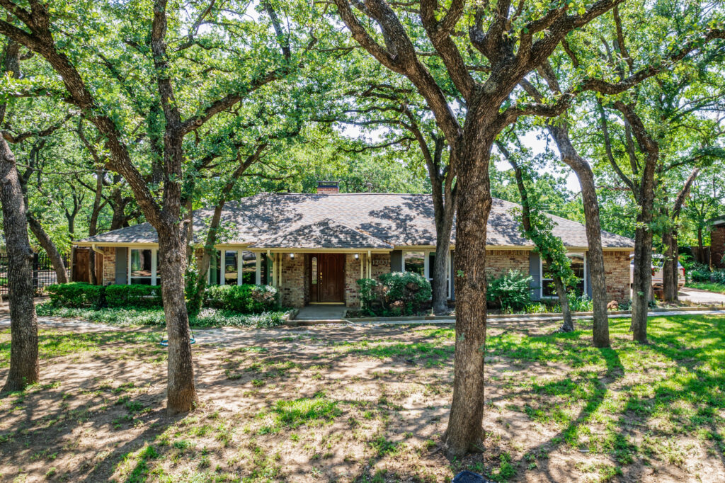 1203 Woodridge Circle Exterior